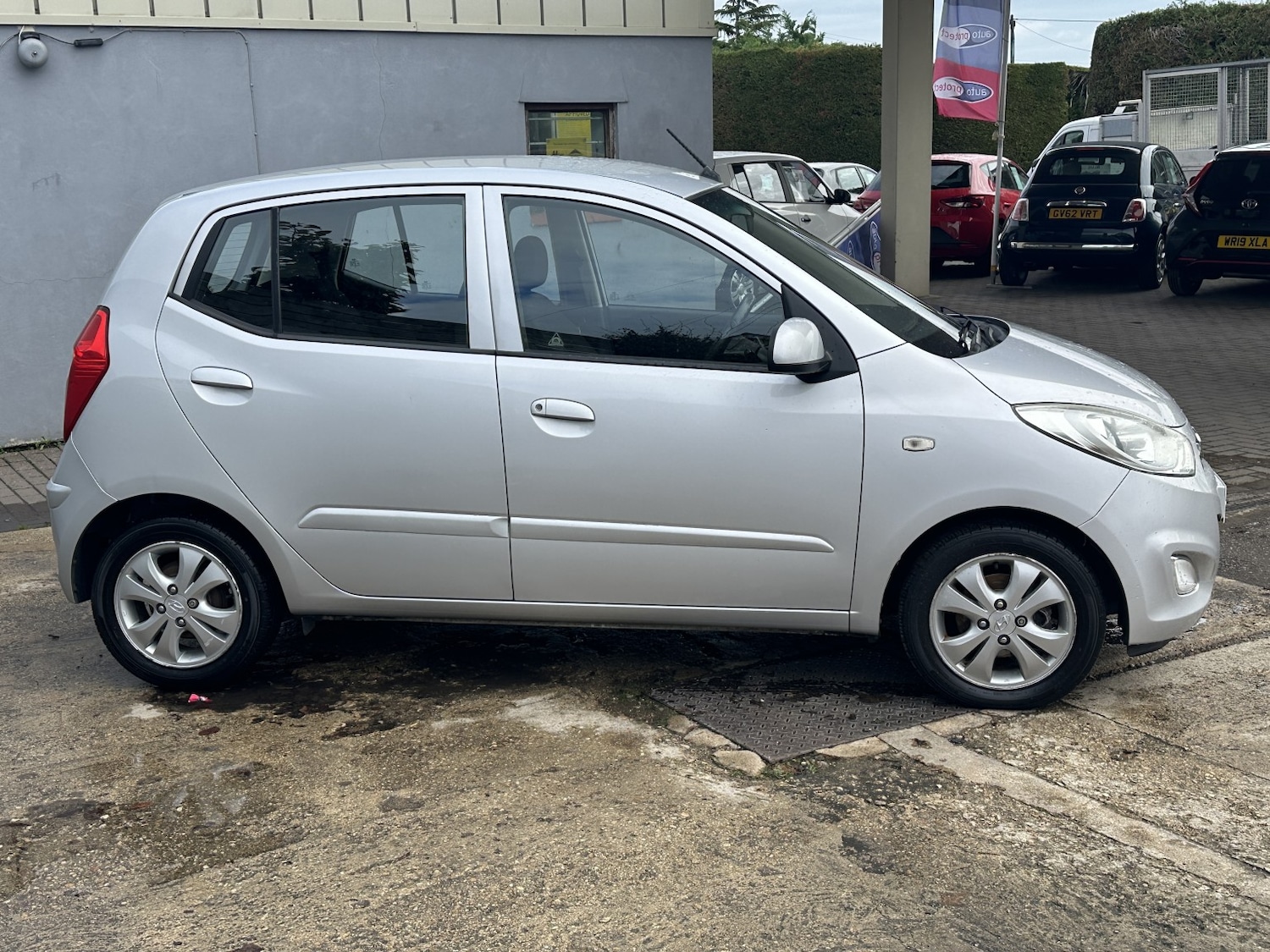 Used Hyundai i10 2012 for sale - 76956943: Photo 4