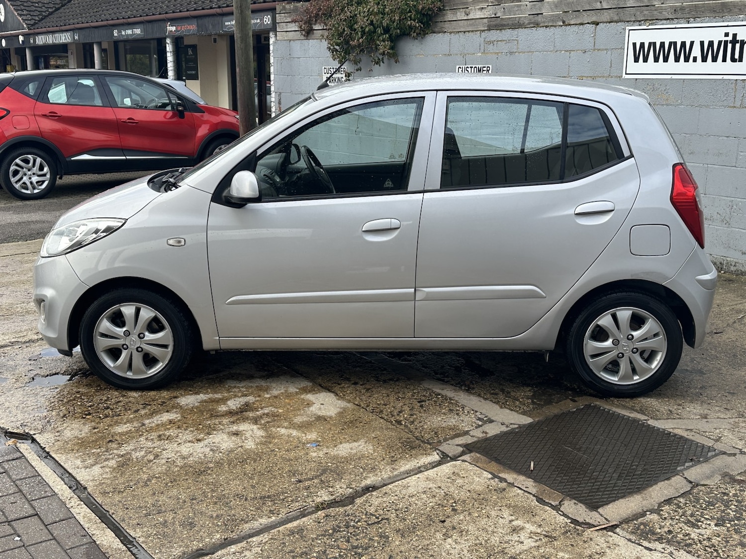 Used Hyundai i10 2012 for sale - 76956943: Photo 8