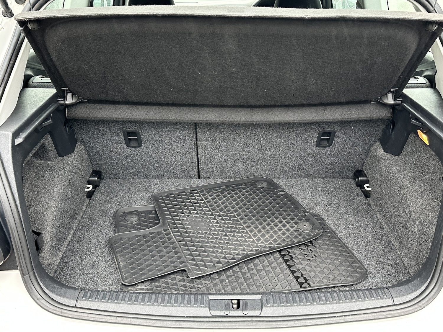 Used Volkswagen Polo 2011 for sale - 77792761: Photo 11