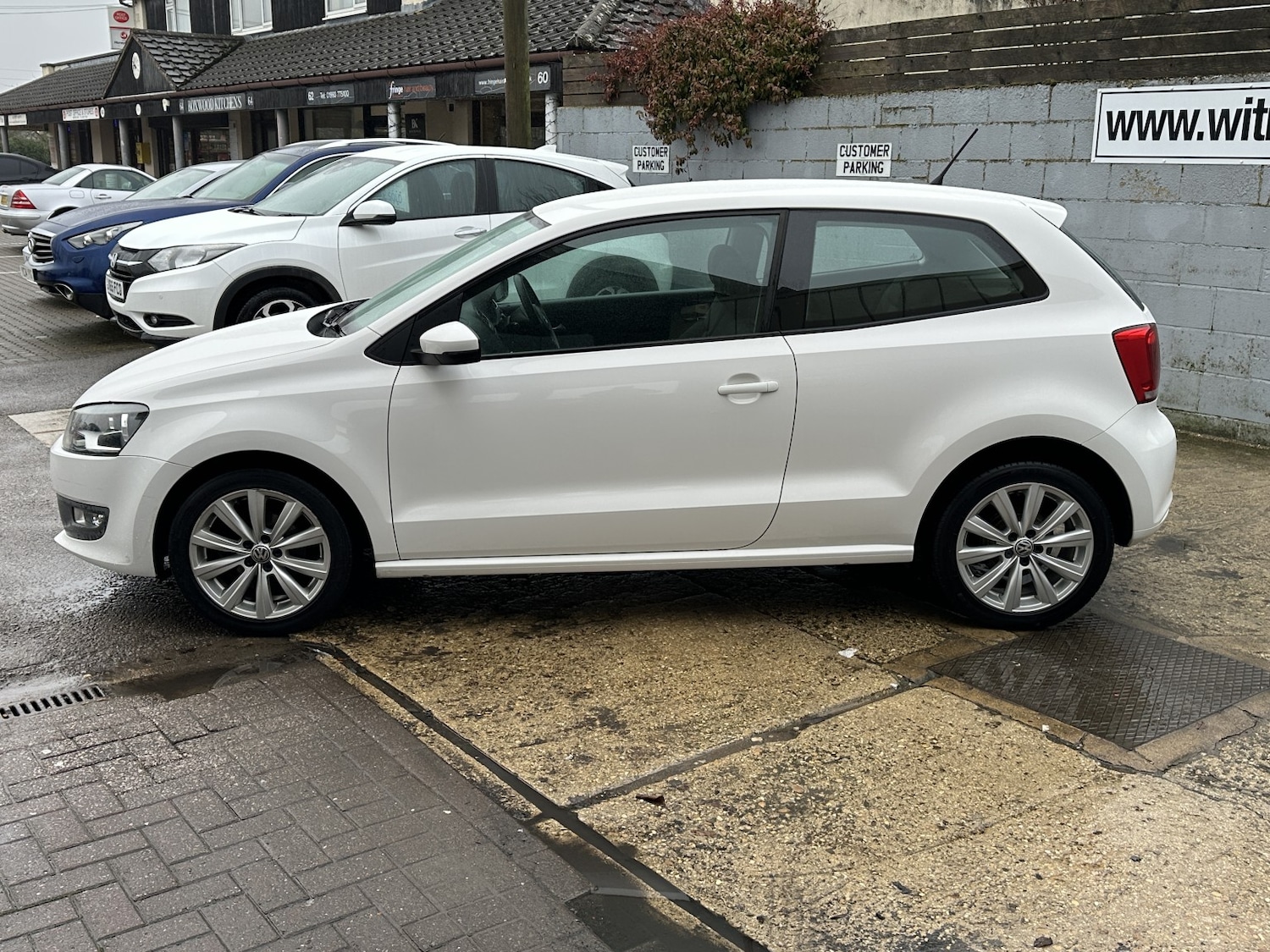 Used Volkswagen Polo 2011 for sale - 77792761: Photo 8