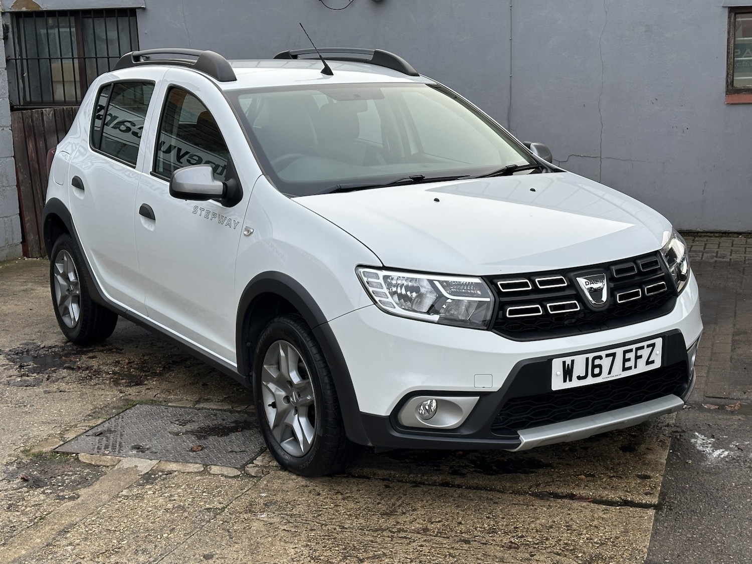 Used Dacia Sandero Stepway 2017 for sale - 77409494: Photo 3