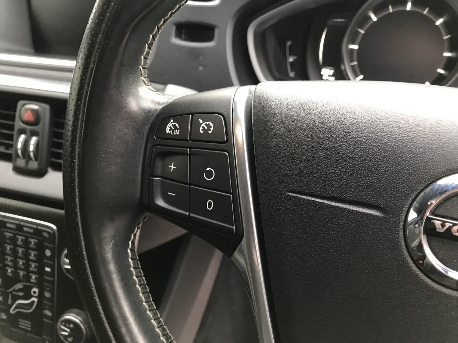 Used Volvo V40 2016 for sale - 77409592: Photo 16