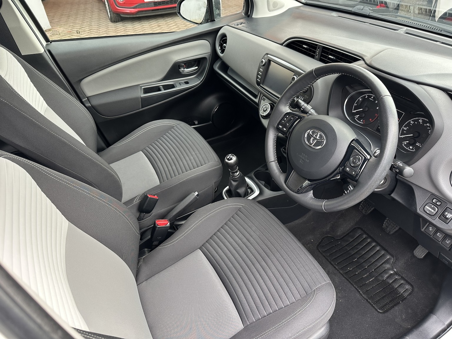 Used Toyota Yaris 2017 for sale - 77065695: Photo 13