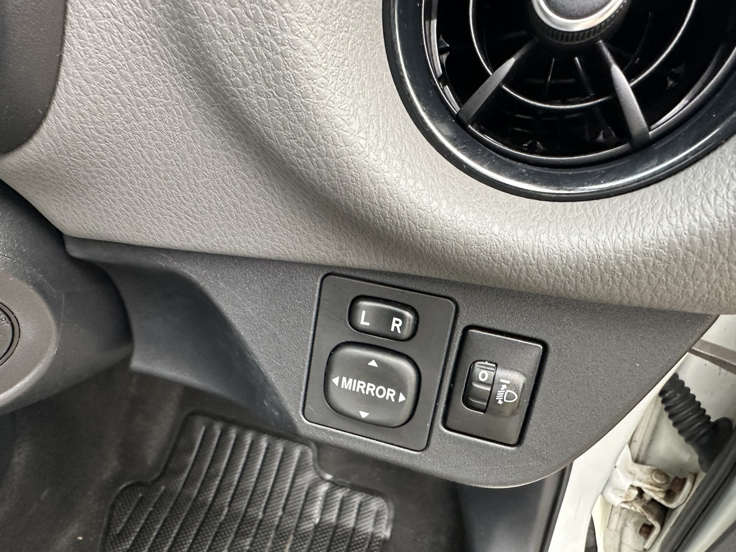 Used Toyota Yaris 2017 for sale - 77065695: Photo 19