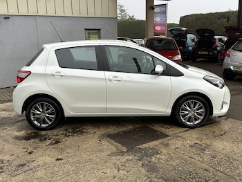 Used Toyota Yaris 2017 for sale - 77065695: Photo