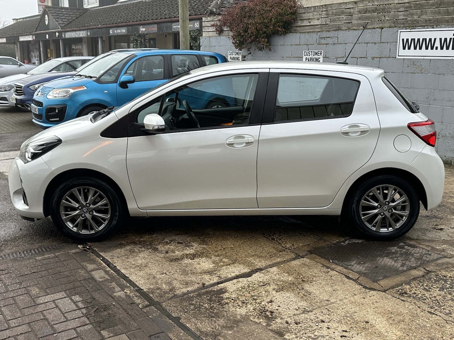 Used Toyota Yaris 2017 for sale - 77065695: Photo 8