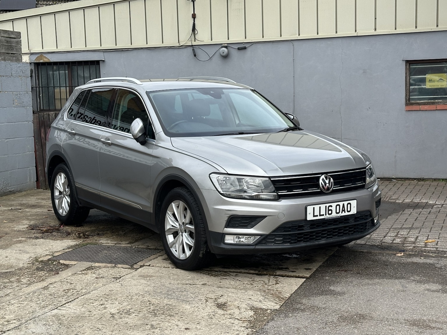 Used Volkswagen Tiguan 2016 for sale - 76956929: Photo 3