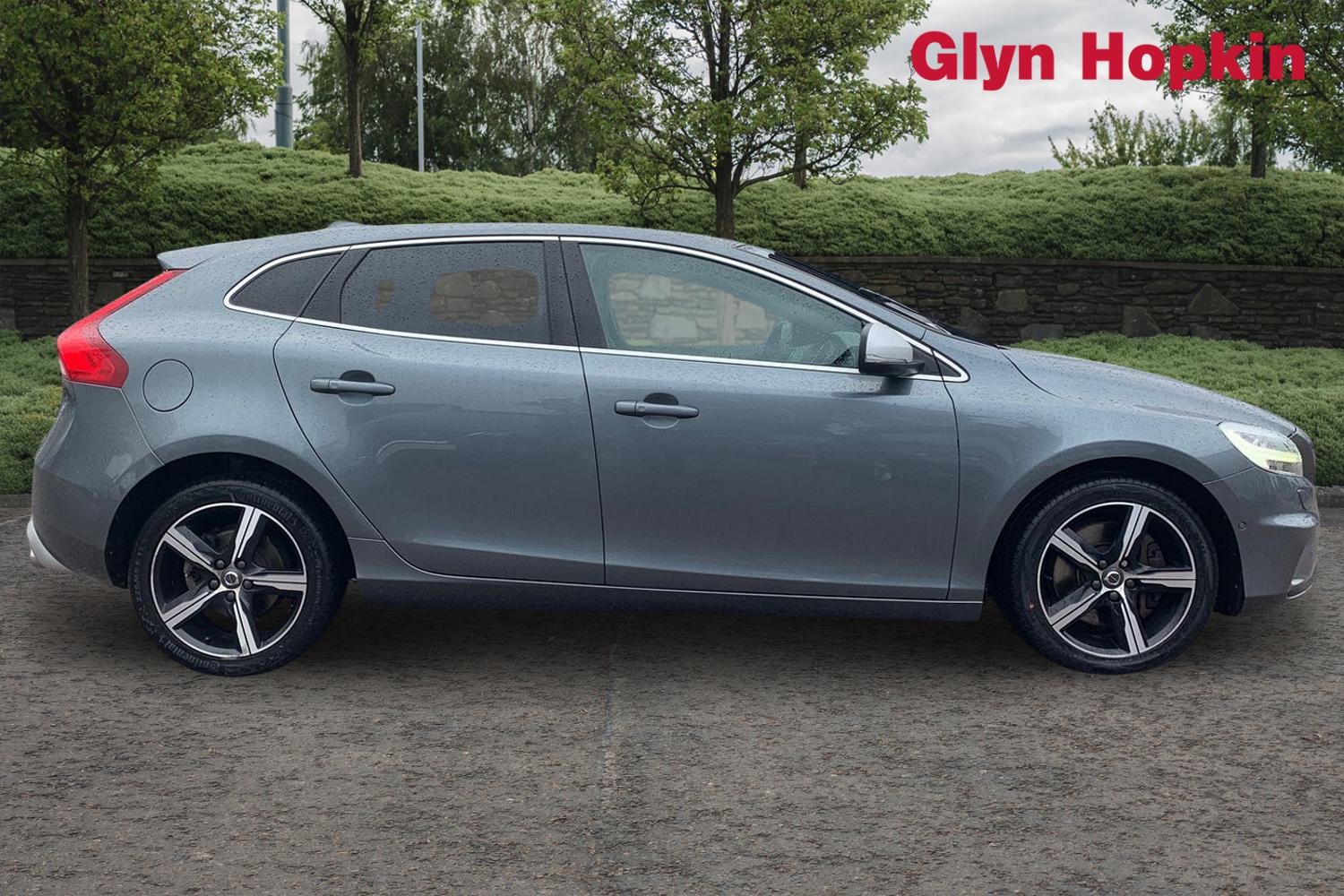Used Volvo V40 2019 for sale - 76184025: Photo 2