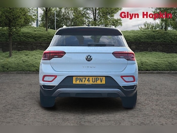 Used Volkswagen T-Roc 2024 for sale - 77158015: Photo