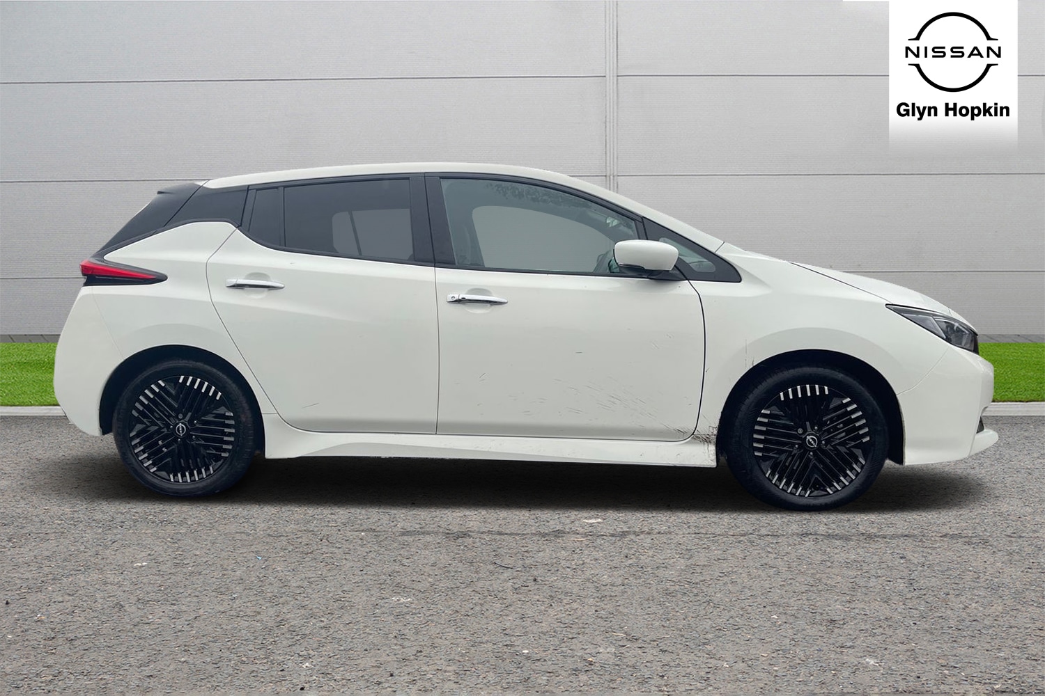 Used Nissan Leaf 2023 for sale - 76140418: Photo 2