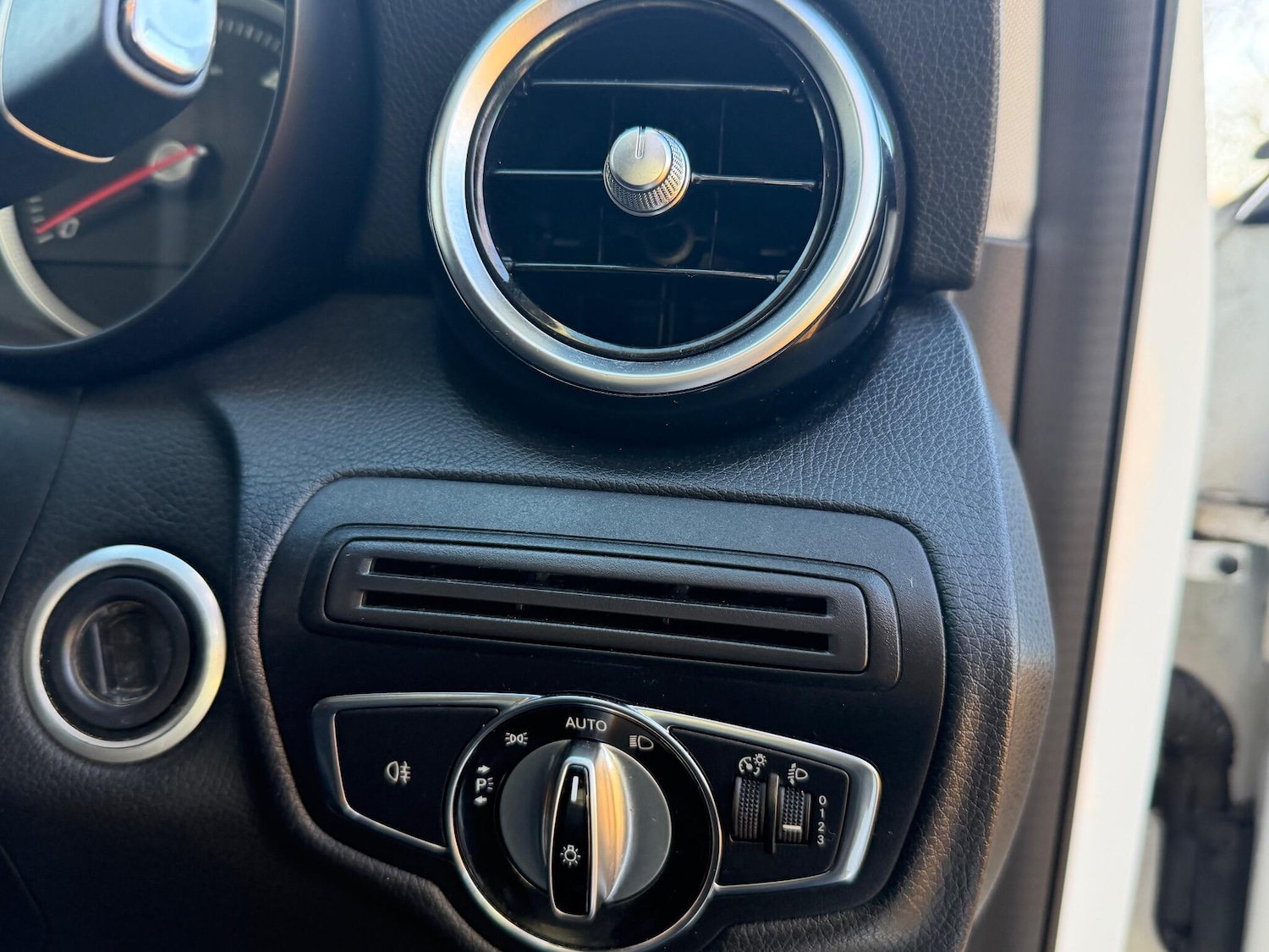 Used Mercedes-Benz C Class 2015 for sale - 77132007: Photo 25