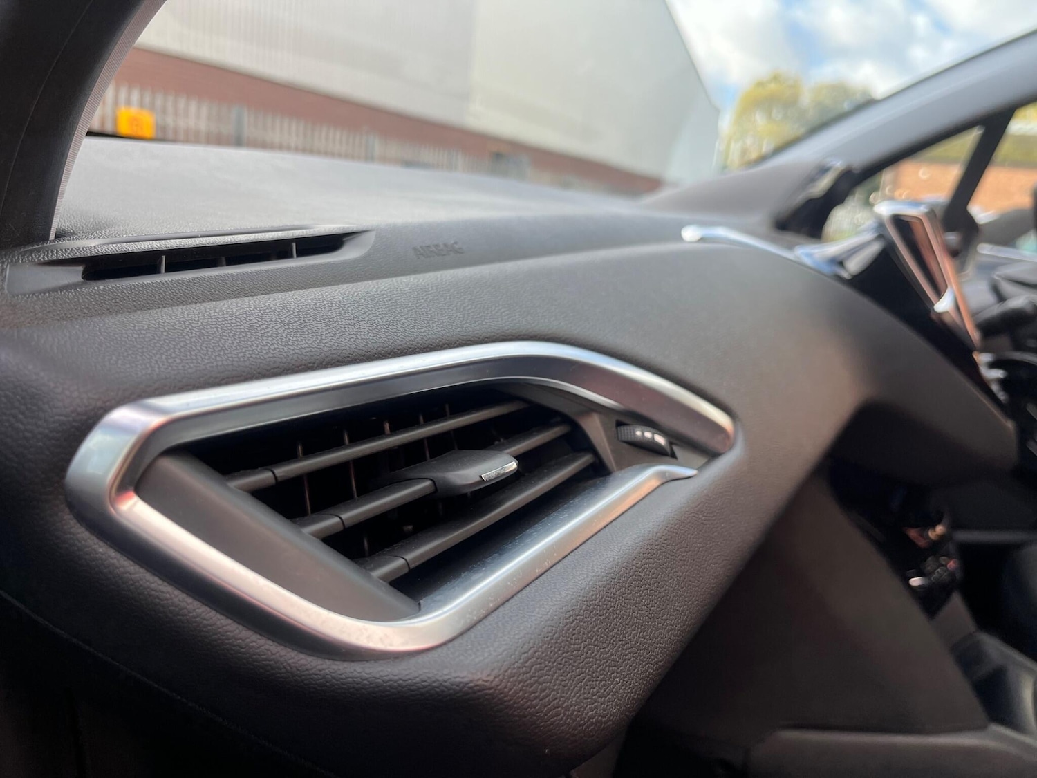 Used Peugeot 208 2014 for sale - 76446586: Photo 98