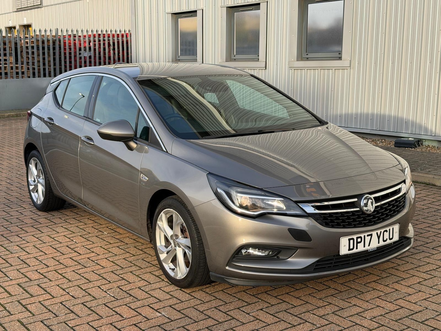 Used Vauxhall Astra 2017 for sale - 77574077: Photo 1