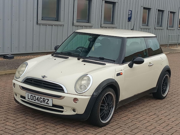 Used MINI Hatch 2004 for sale - 76294599: Photo 2