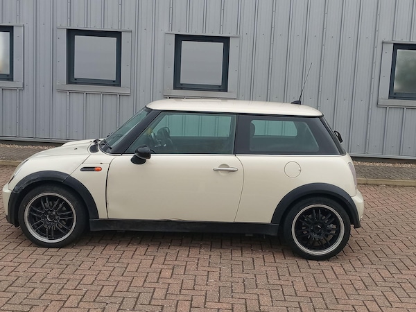 Used MINI Hatch 2004 for sale - 76294599: Photo 4