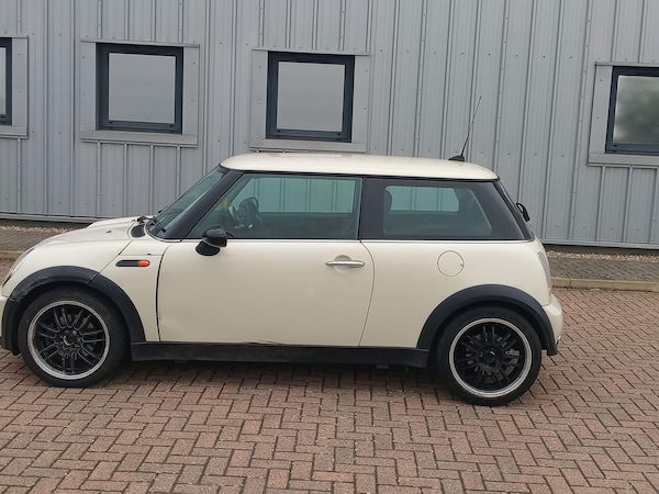Used MINI Hatch 2004 for sale - 76294599: Photo 8