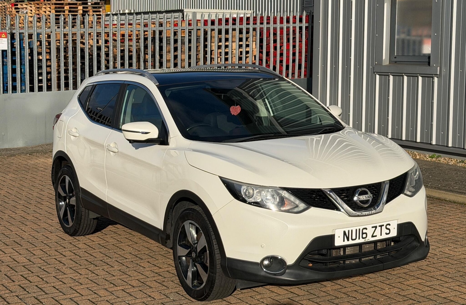 Used Nissan Qashqai 2016 for sale - 76899121: Photo 2