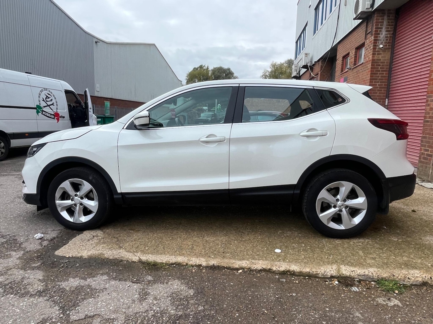 Used Nissan Qashqai 2017 for sale - 76433257: Photo 19