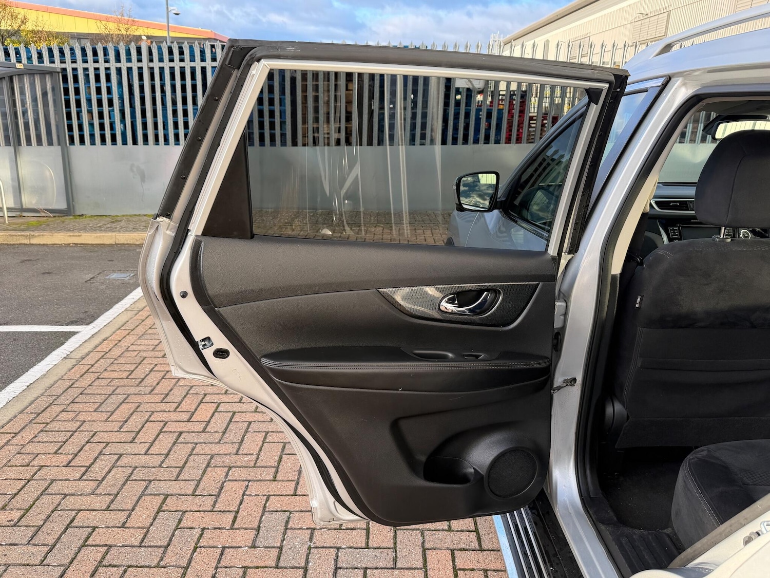 Used Nissan X-Trail 2015 for sale - 76633089: Photo 37