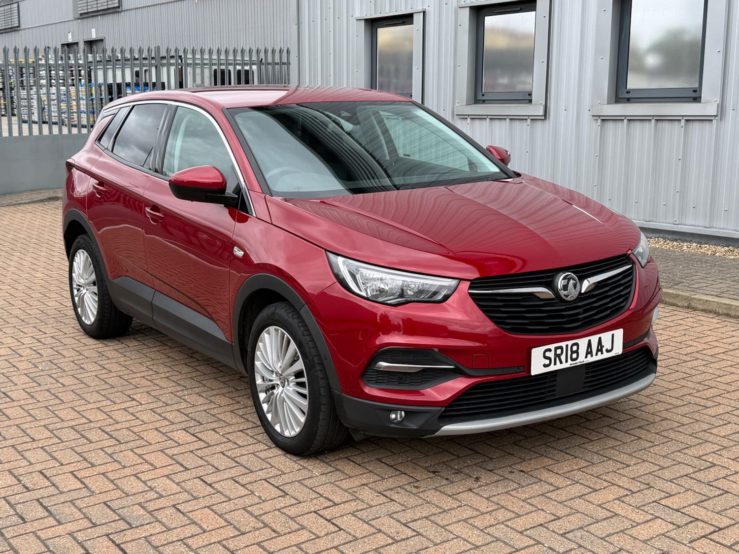Used Vauxhall Grandland X 2018 for sale - 78062570: Photo 2