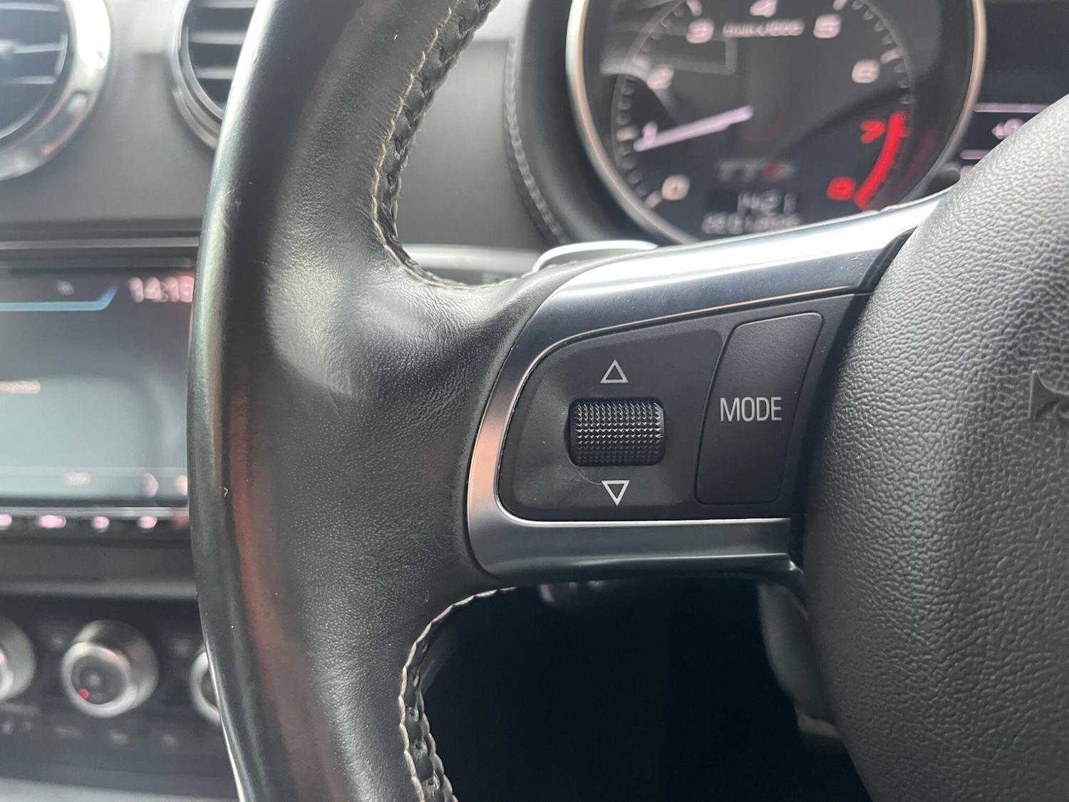 Used Audi TT 2011 for sale - 77305335: Photo 41