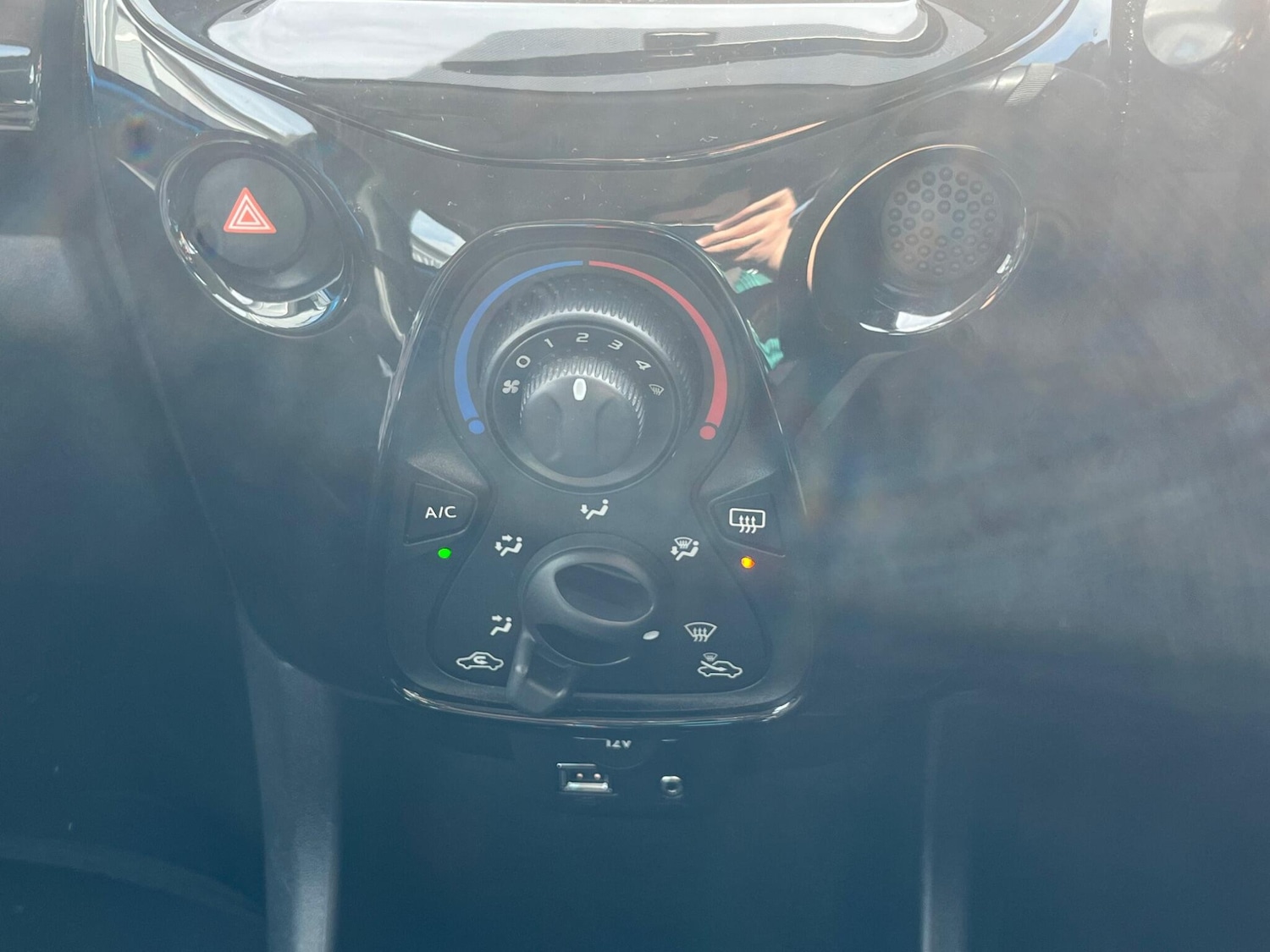 Used Toyota AYGO 2015 for sale - 77892539: Photo 74