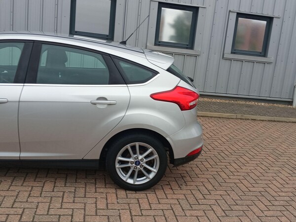 Used Ford Focus 2015 for sale - 76238938: Photo 12