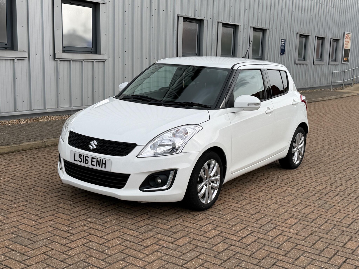 Used Suzuki Swift 2016 for sale - 77882303: Photo 4