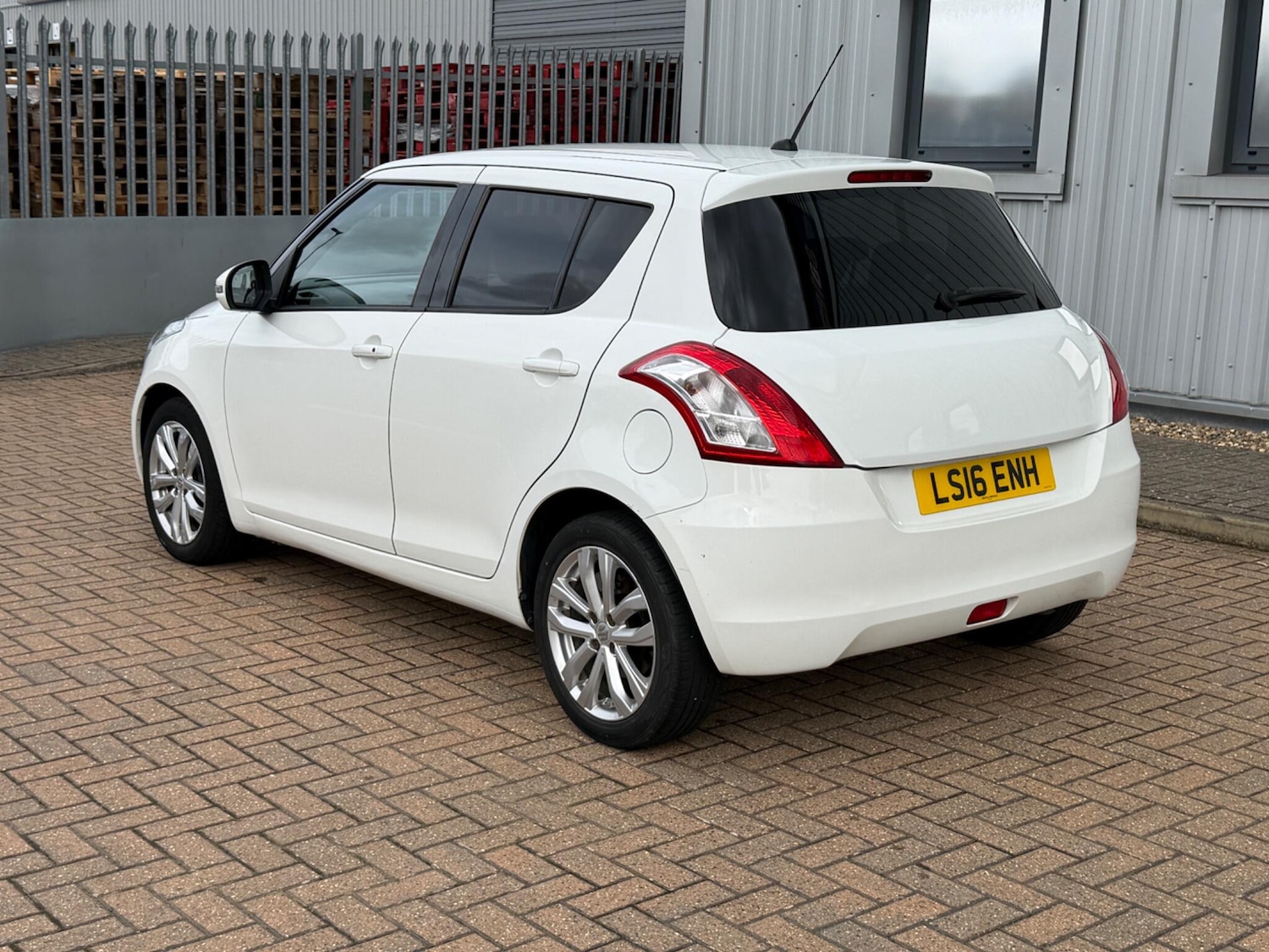 Used Suzuki Swift 2016 for sale - 77882303: Photo 5