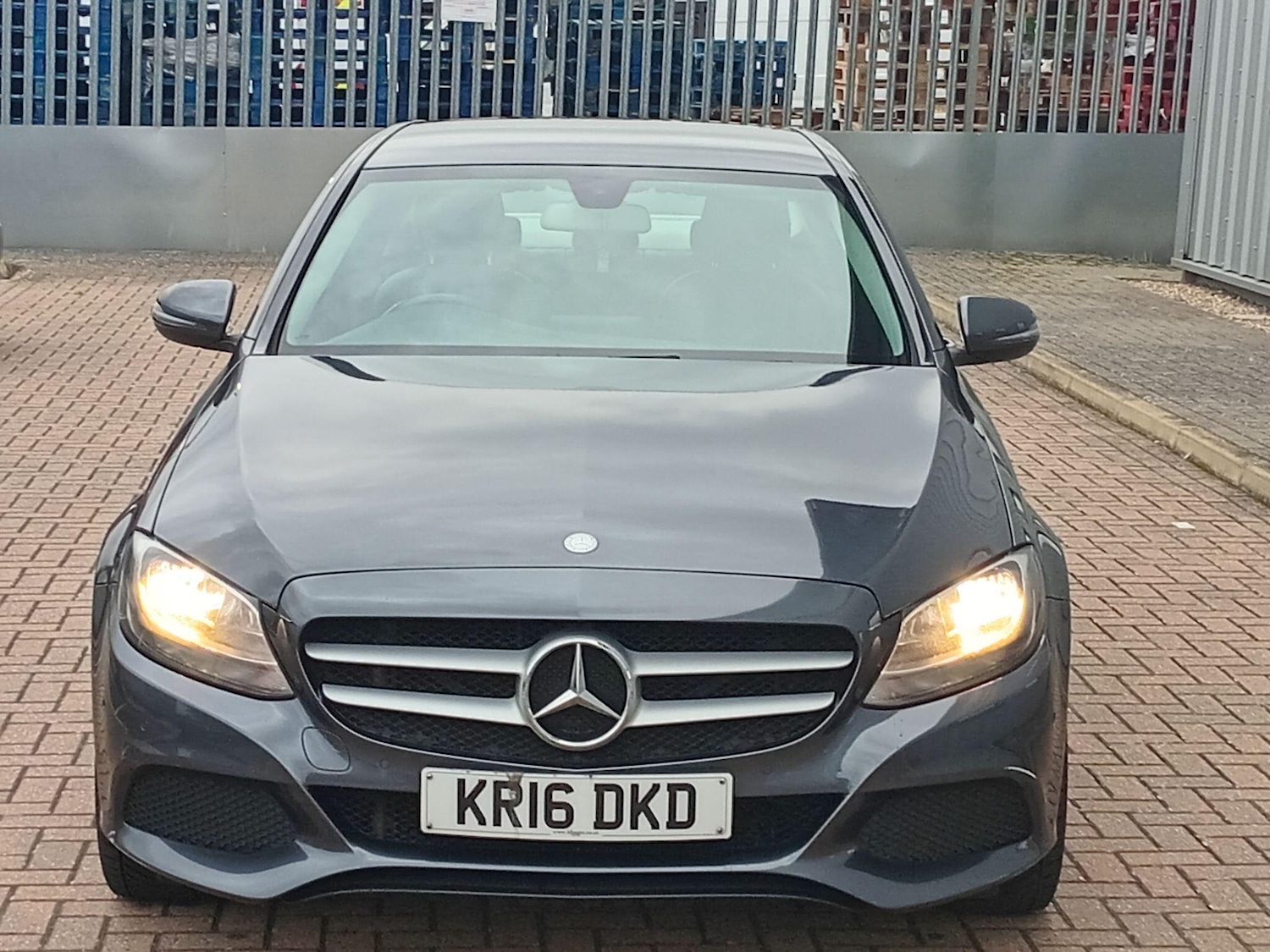 Used Mercedes-Benz C Class 2016 for sale - 76094359: Photo 1