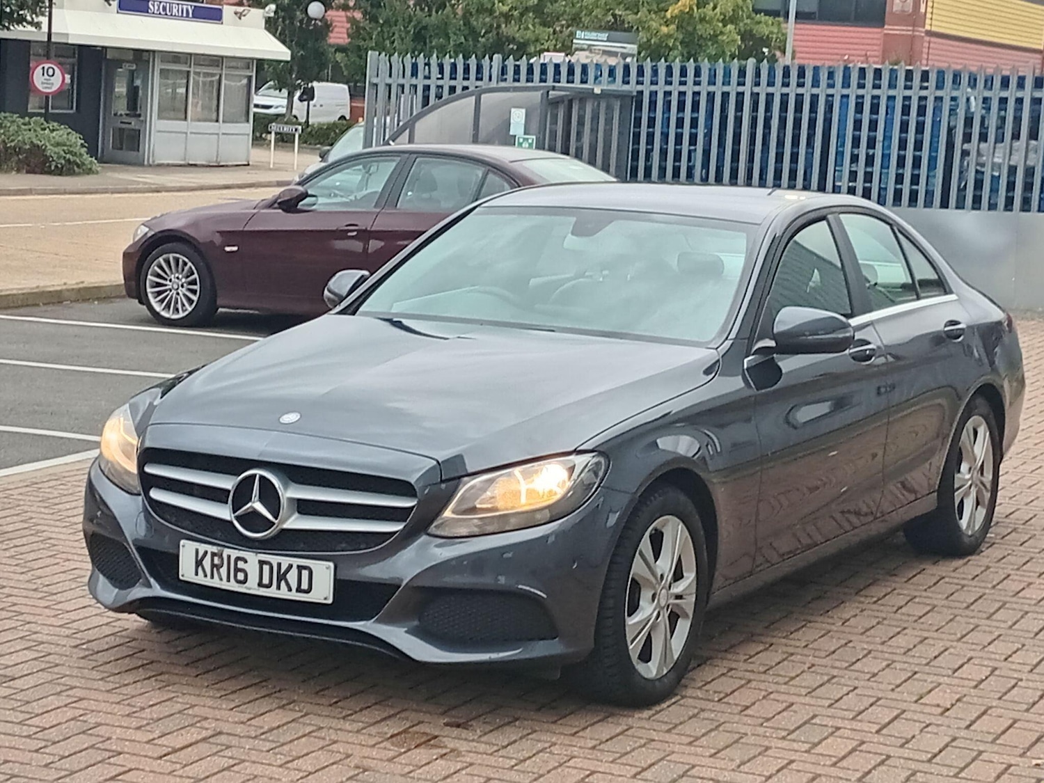 Used Mercedes-Benz C Class 2016 for sale - 76094359: Photo 2