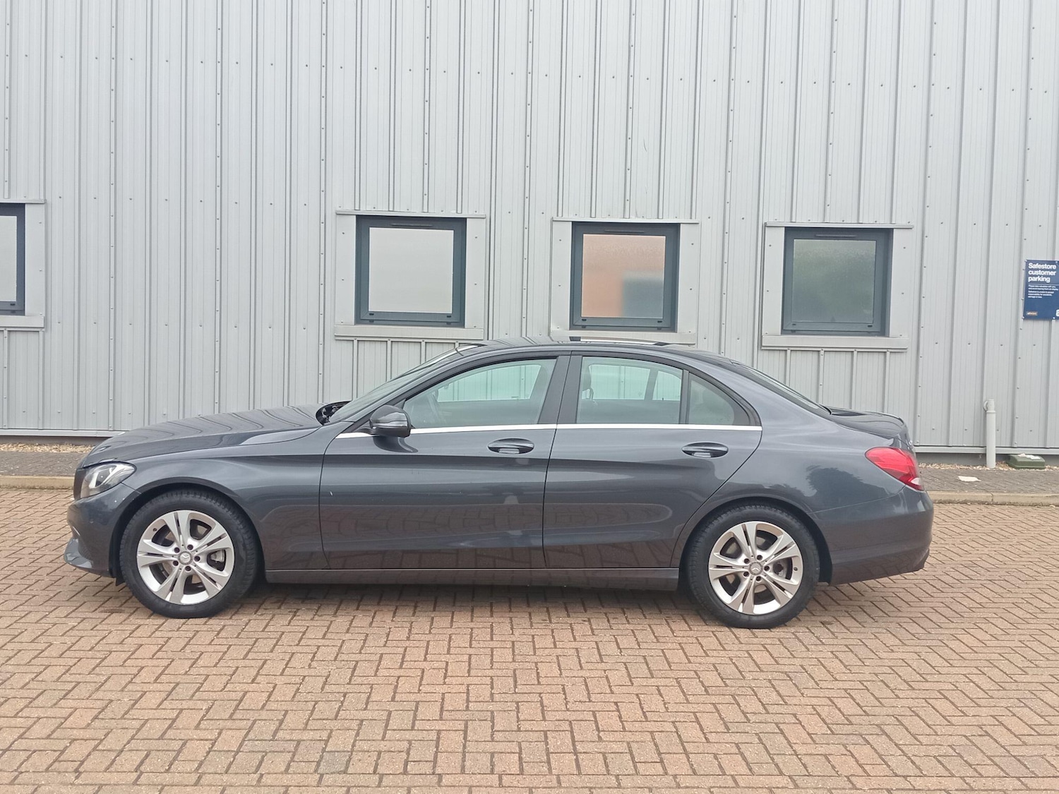 Used Mercedes-Benz C Class 2016 for sale - 76094359: Photo 4