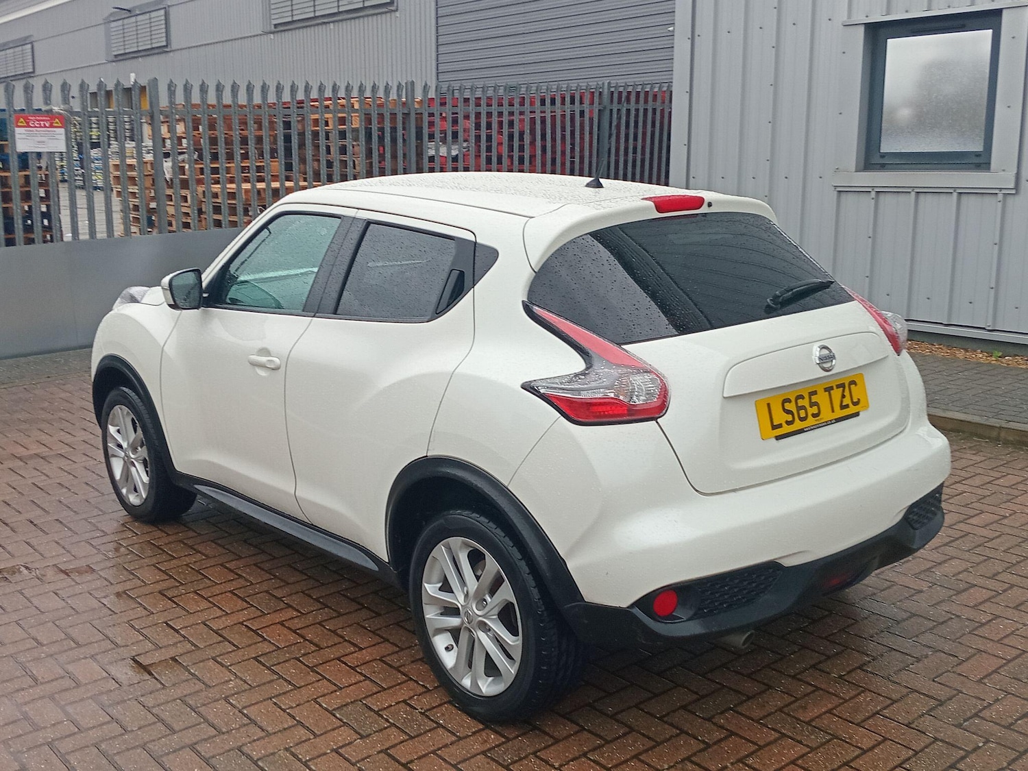 Used Nissan Juke 2015 for sale - 76550768: Photo 4