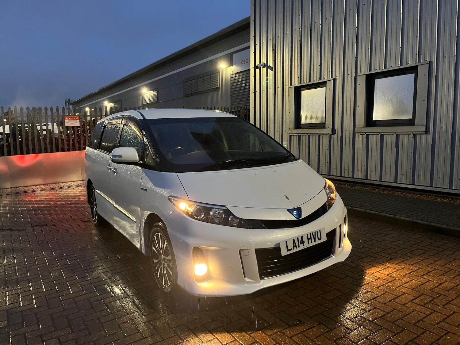 Used Toyota Estima 2026 for sale - 77564768: Photo 6