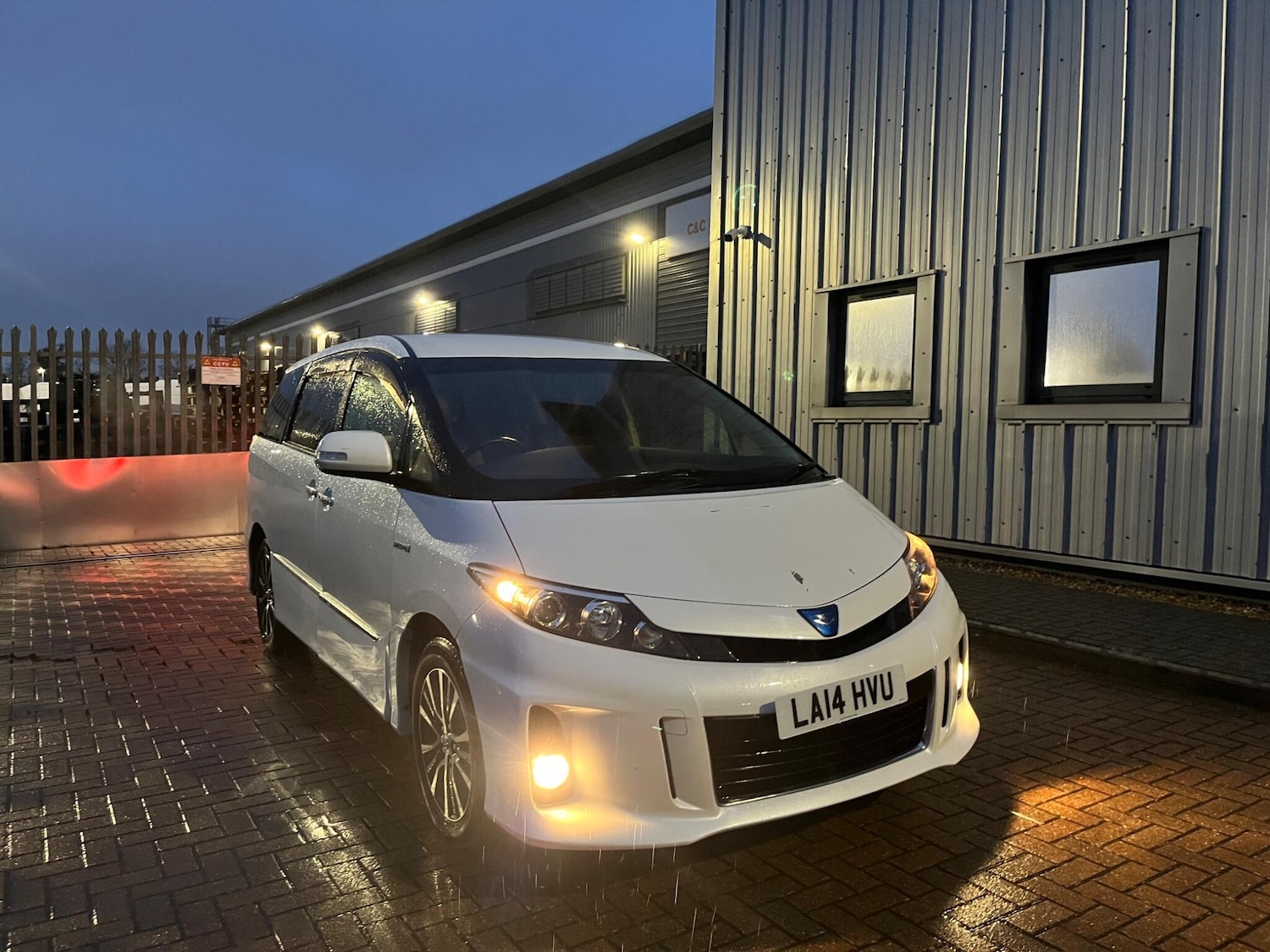 Used Toyota Estima 2026 for sale - 77564768: Photo 8