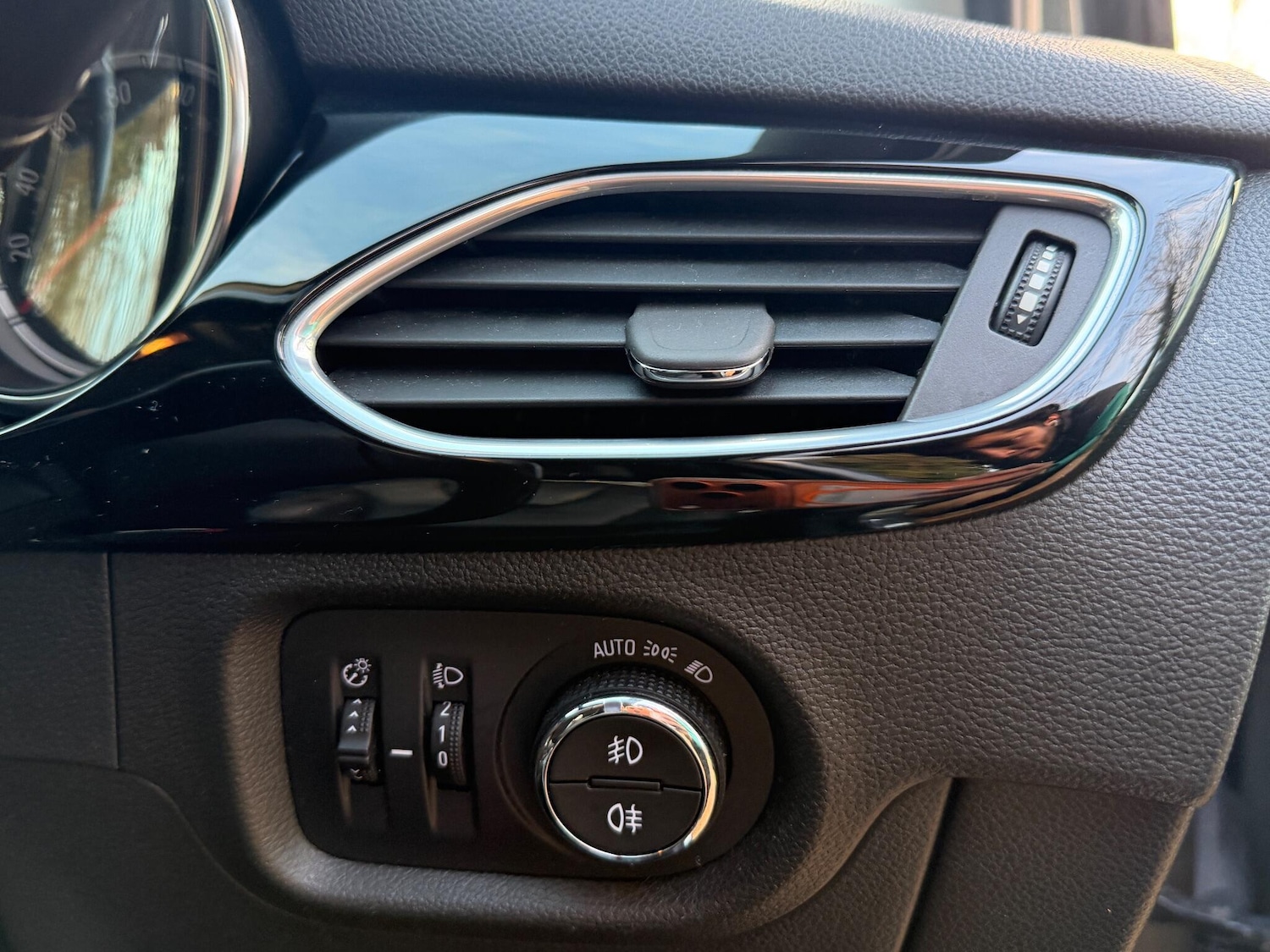 Used Vauxhall Astra 2018 for sale - 77057160: Photo 32