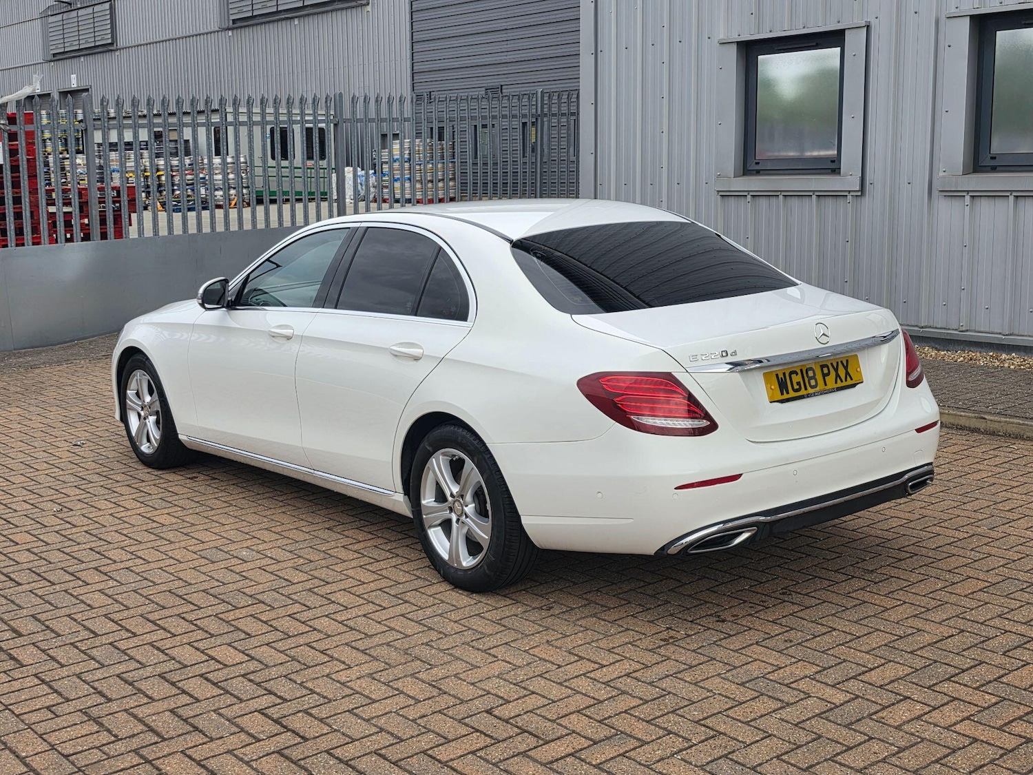 Used Mercedes-Benz E Class for sale - 78214110: Photo 4