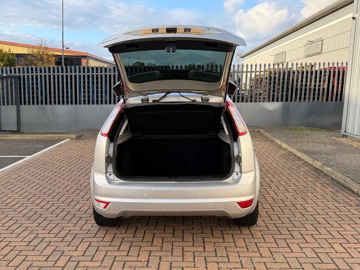 Used Ford Focus 2010 for sale - 76408993: Photo 51