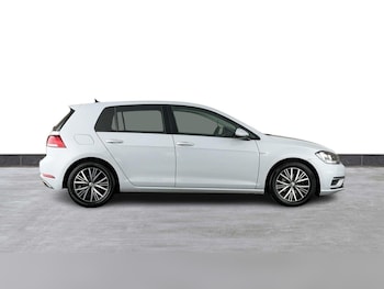Used Volkswagen Golf 2018 for sale - 75857554: Photo