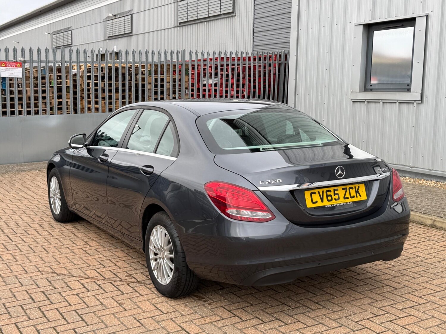 Used Mercedes-Benz C Class 2015 for sale - 77908611: Photo 6