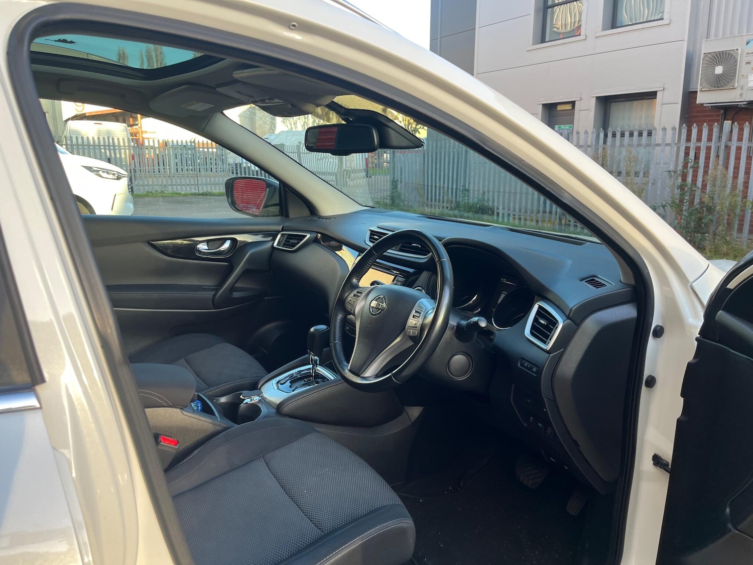 Used Nissan Qashqai 2015 for sale - 76528111: Photo 28