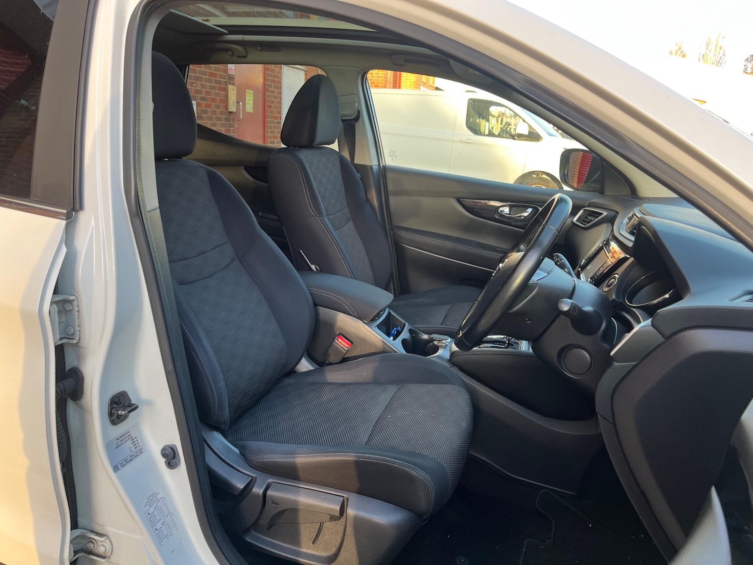 Used Nissan Qashqai 2015 for sale - 76528111: Photo 32