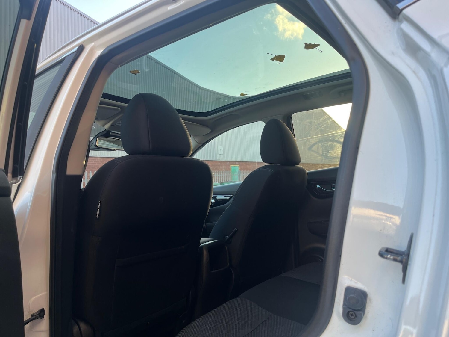 Used Nissan Qashqai 2015 for sale - 76528111: Photo 44