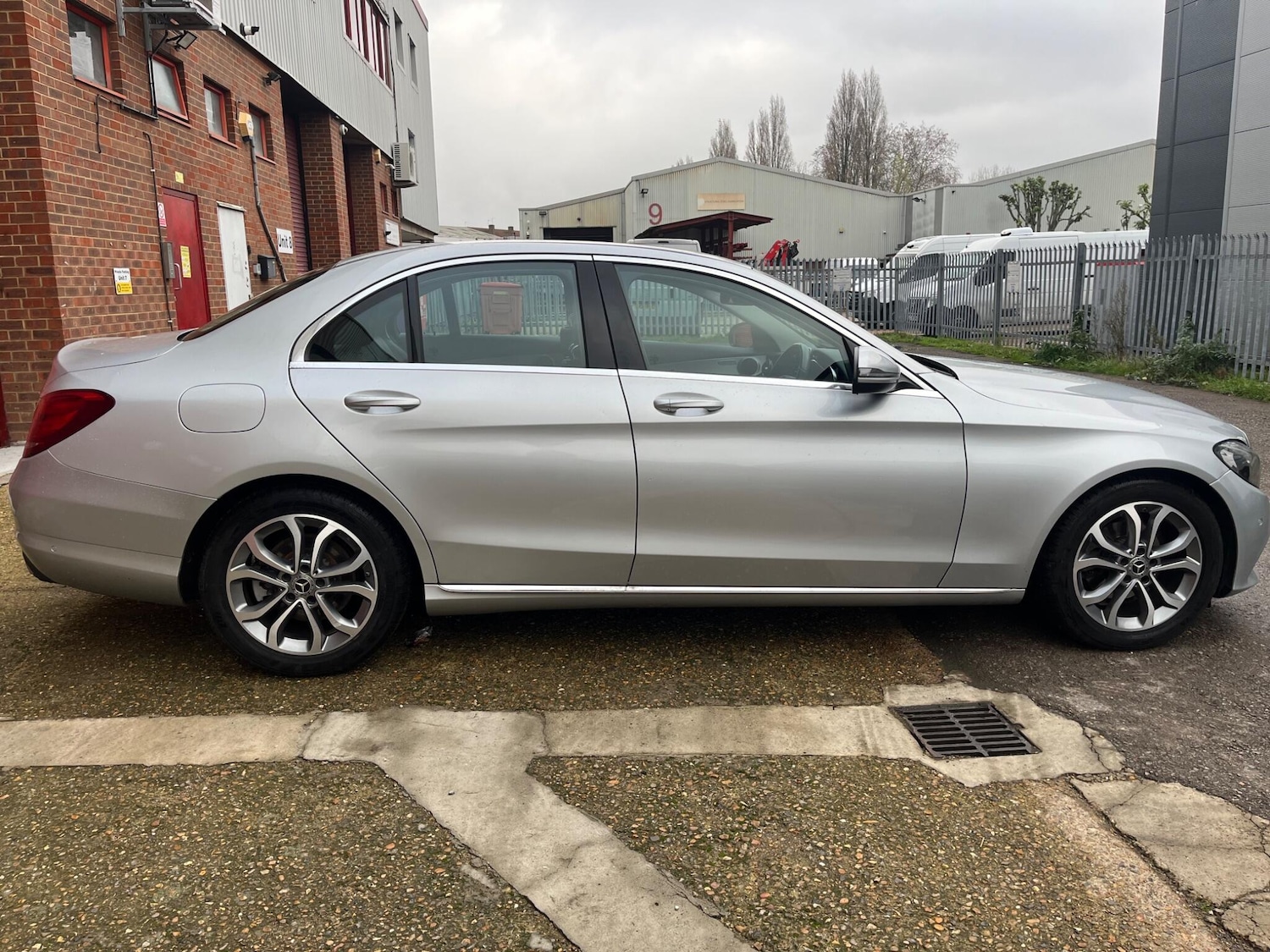 Used Mercedes-Benz C Class 2018 for sale - 76592333: Photo 23