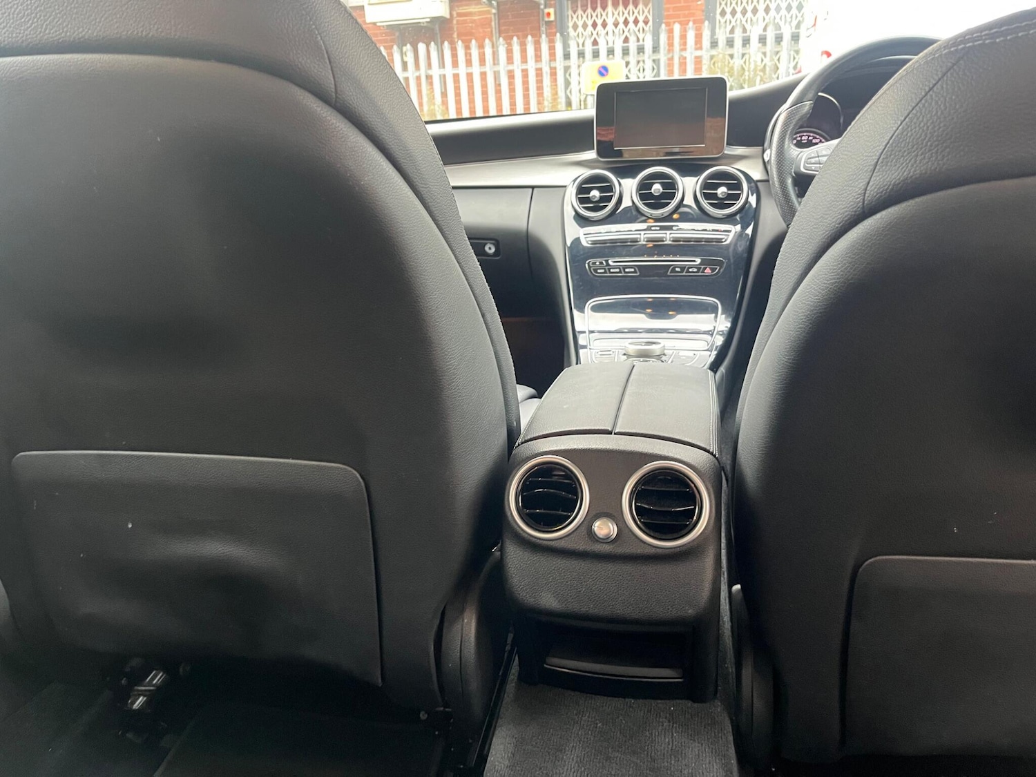 Used Mercedes-Benz C Class 2018 for sale - 76592333: Photo 32