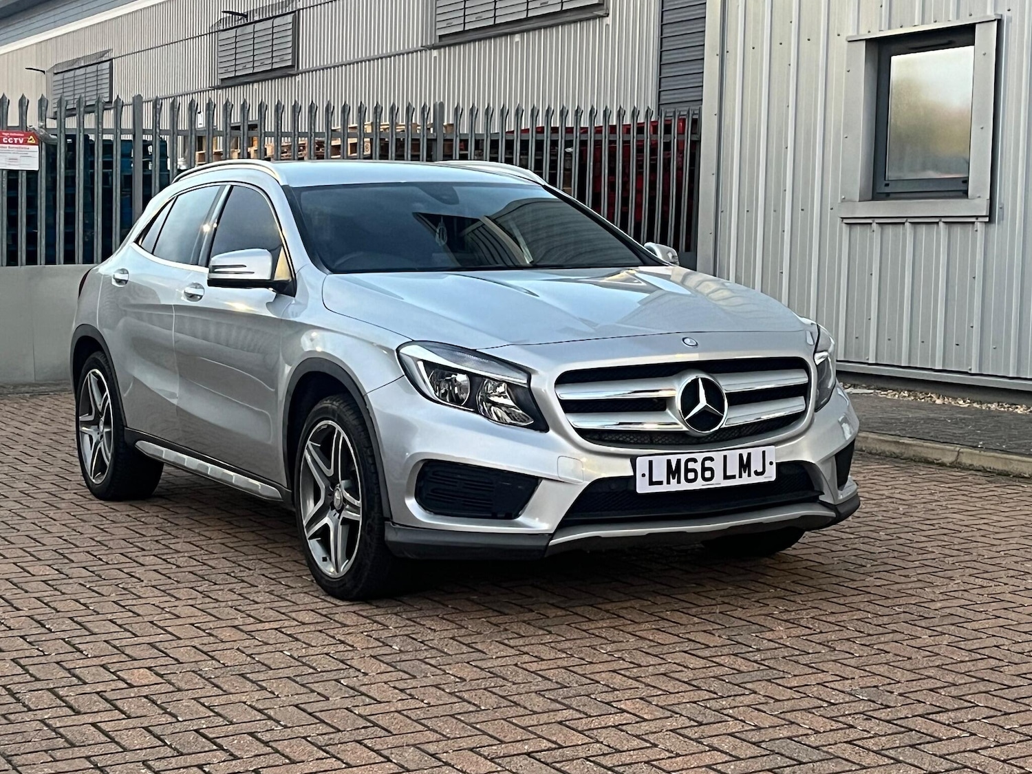 Used Mercedes-Benz GLA 2016 for sale - 76377820: Photo 2