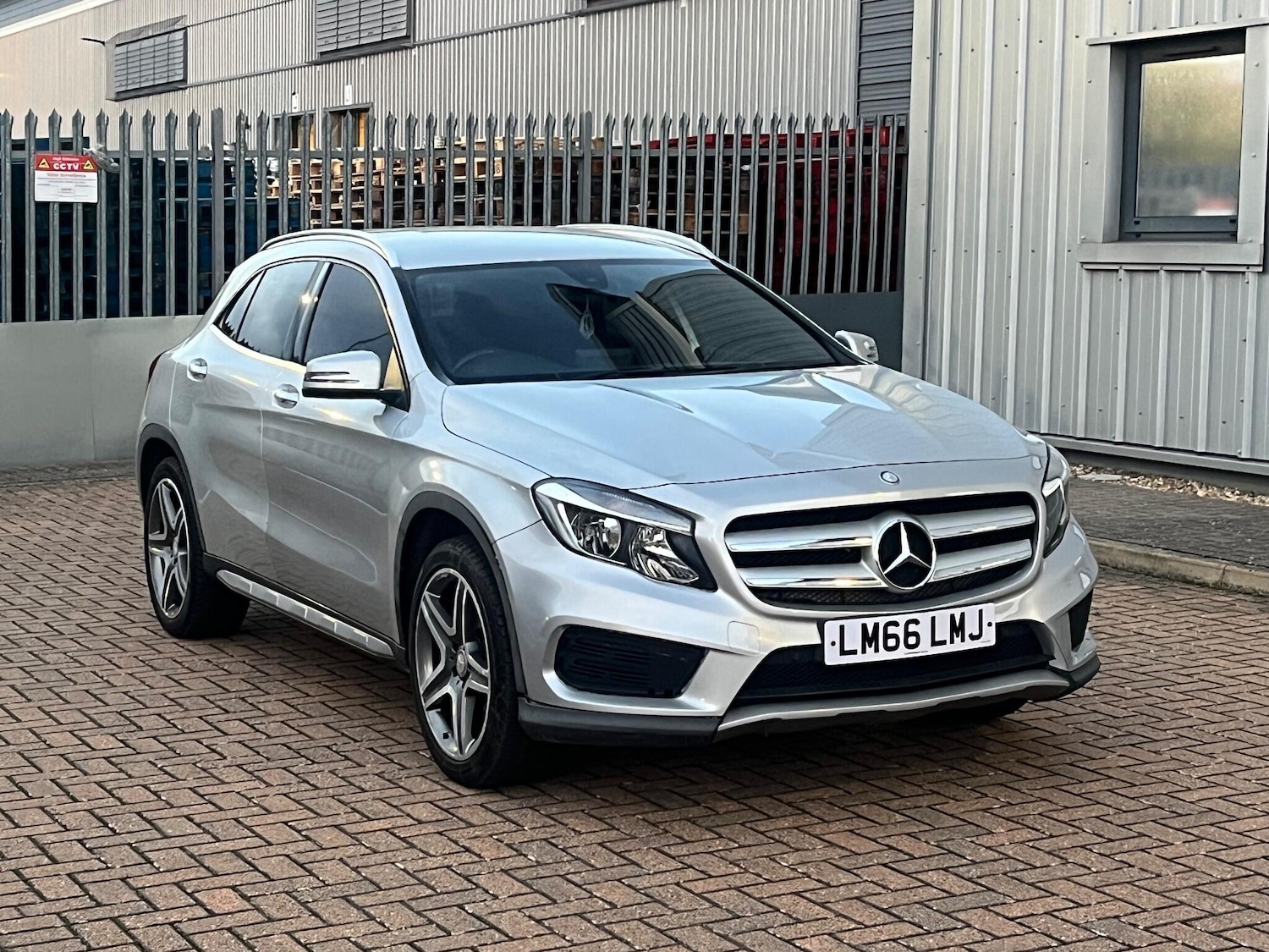 Used Mercedes-Benz GLA 2016 for sale - 76377820: Photo 3