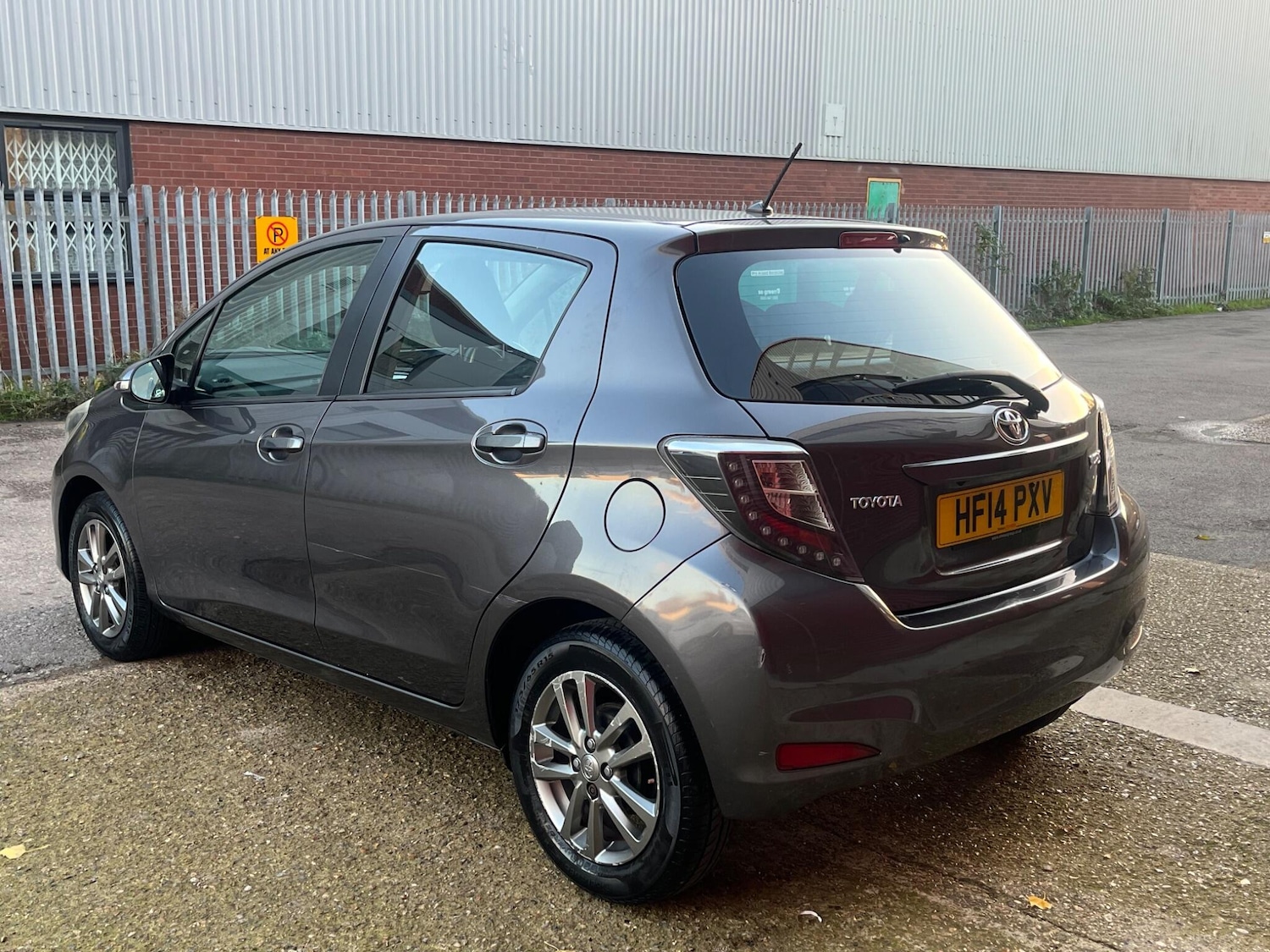 Used Toyota Yaris 2014 for sale - 76528119: Photo 12