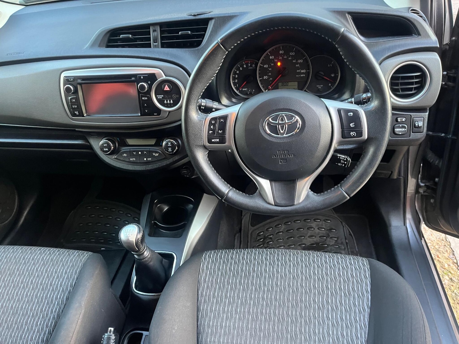 Used Toyota Yaris 2014 for sale - 76528119: Photo 23