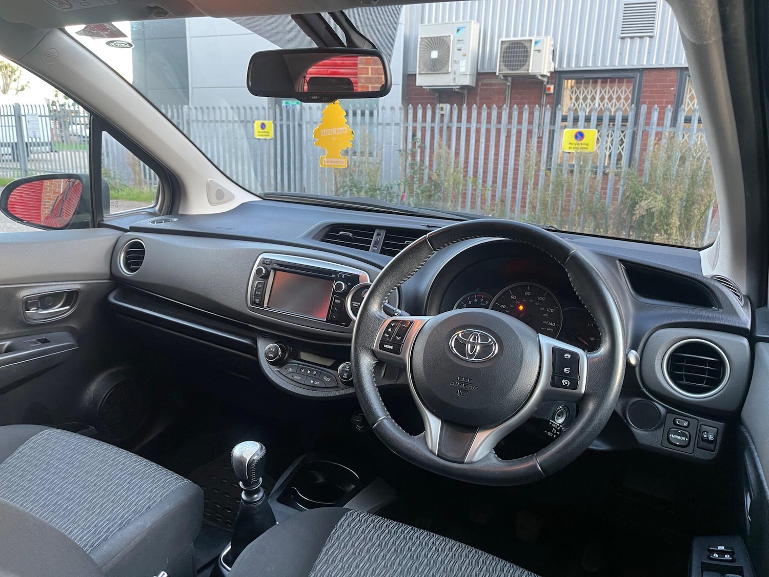 Used Toyota Yaris 2014 for sale - 76528119: Photo 24